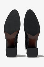 Regarde le Ciel - Millie Leather