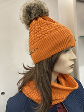 Perfect - Julia Bobble Hat & Snood